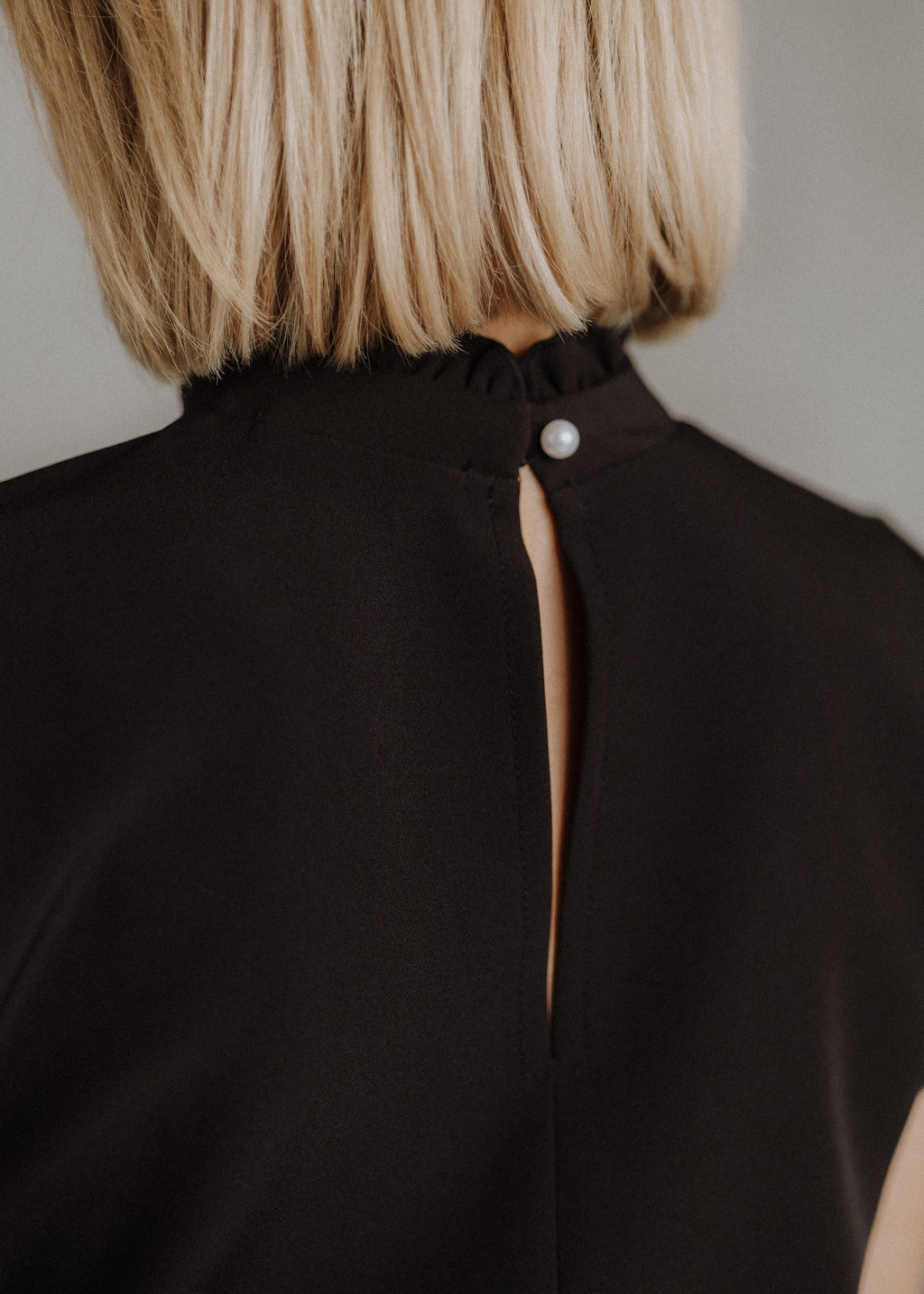 Short tulip sleeve top in black