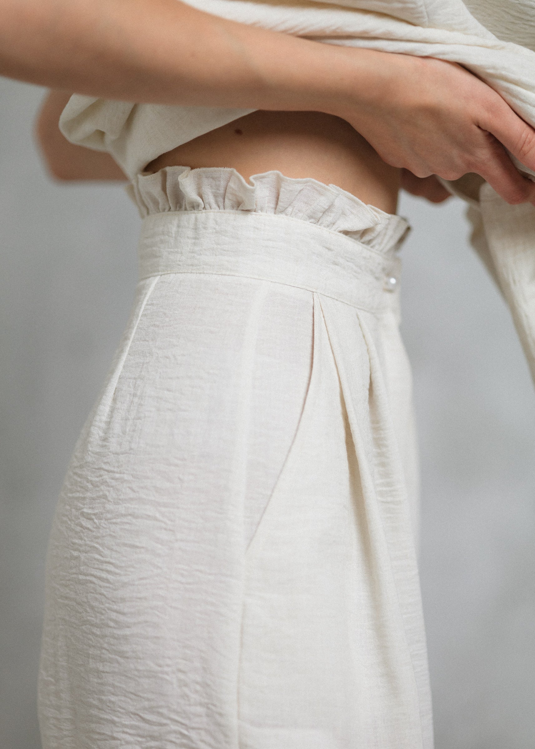 Linen blend shorts in light beige