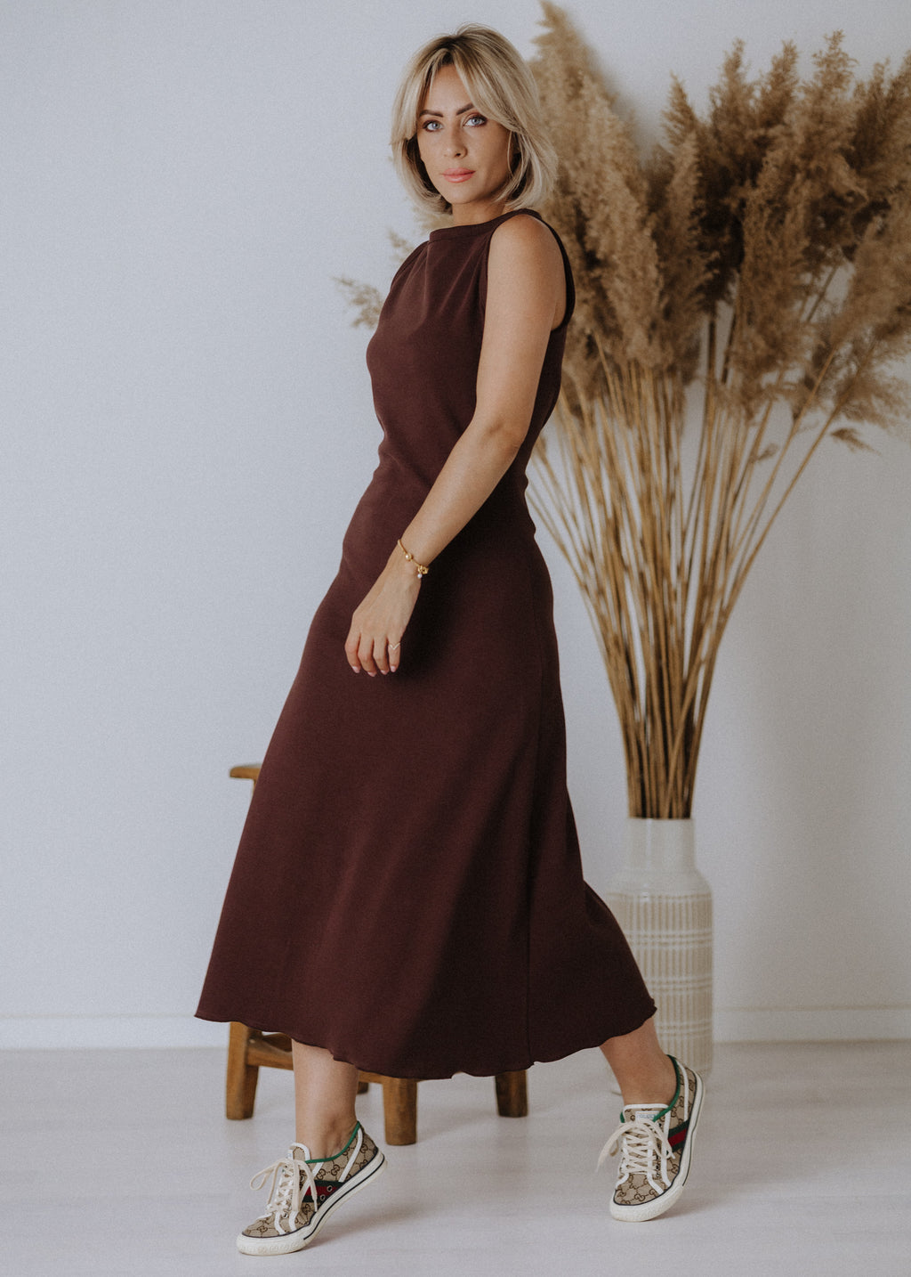 Brown ribbed sleeveless dress