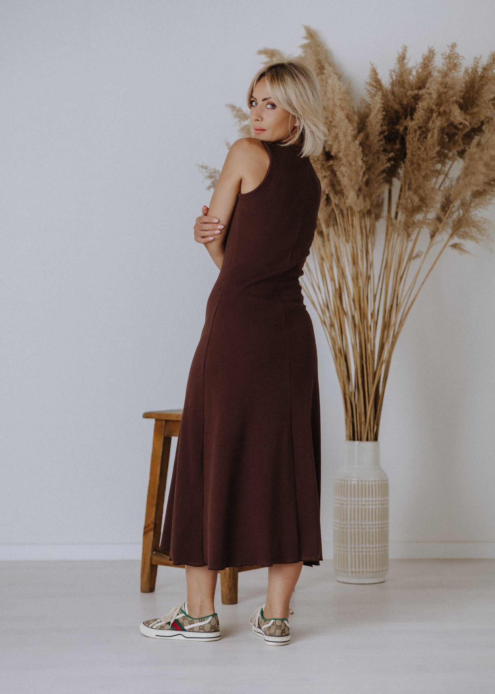 Brown ribbed sleeveless dress
