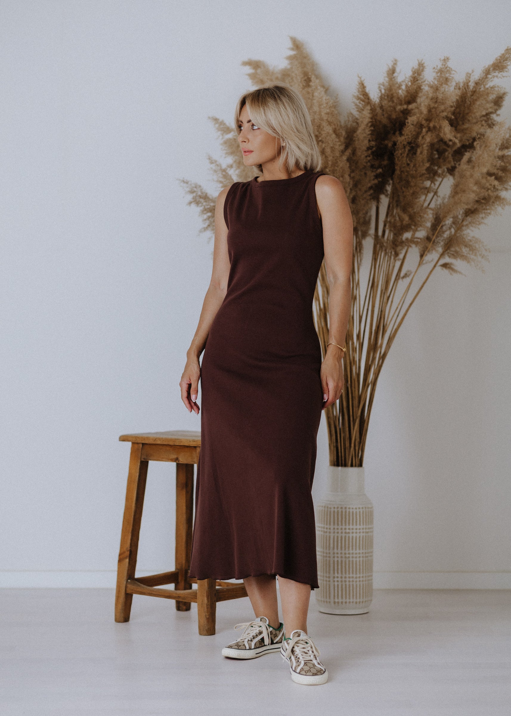 Brown ribbed sleeveless dress