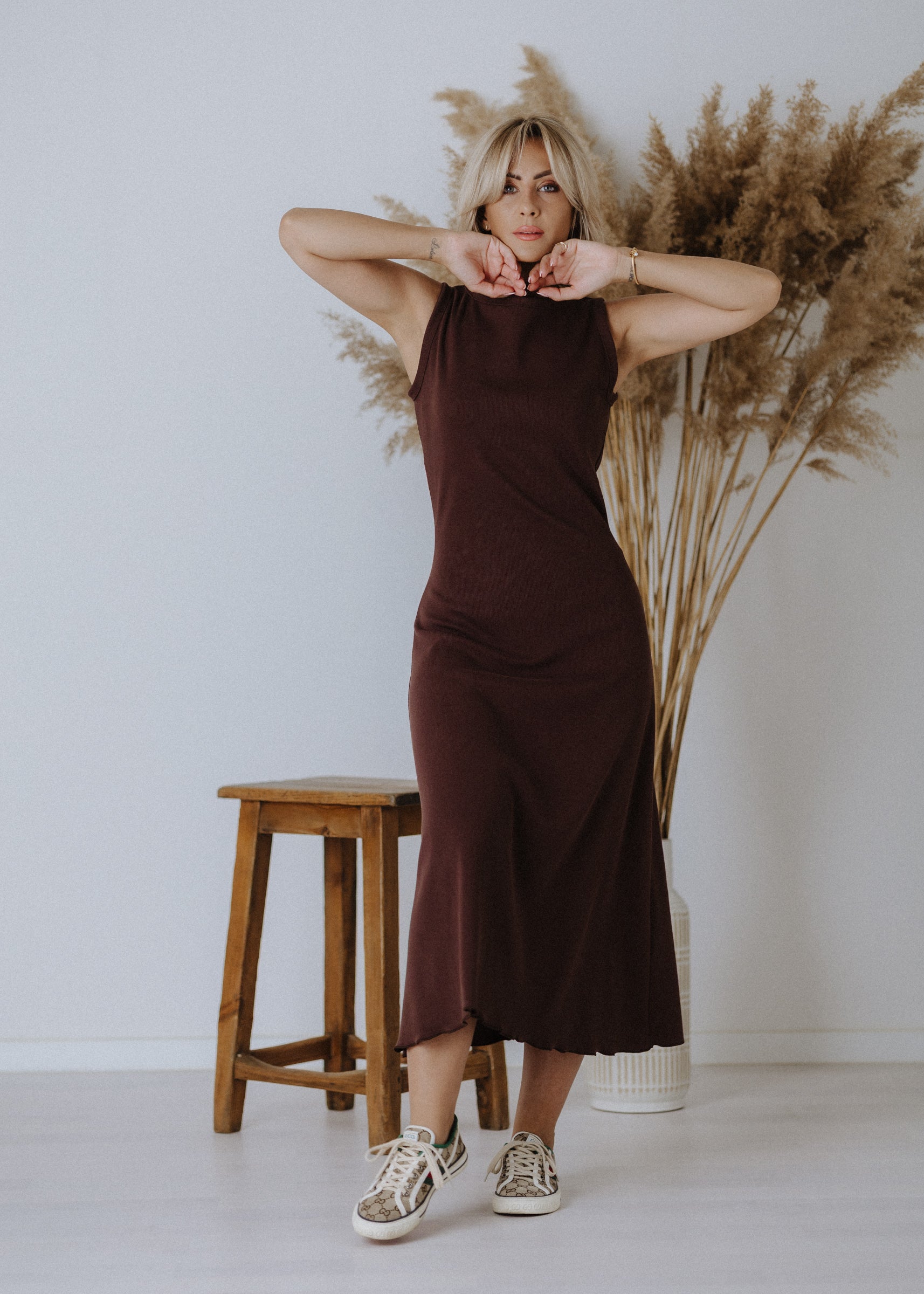 Brown ribbed sleeveless dress