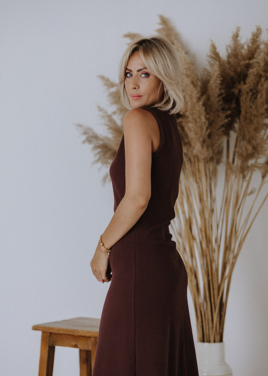 Brown ribbed sleeveless dress
