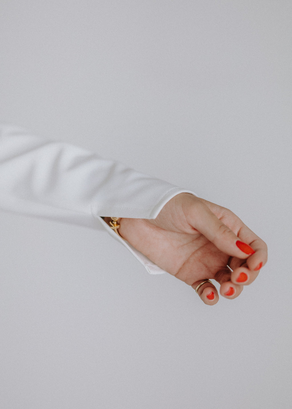 Shirt with ruffled collar in ecru