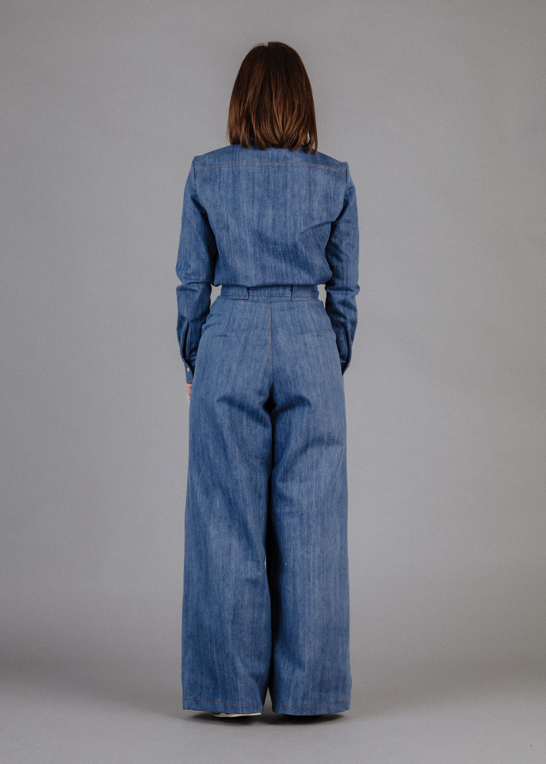 PLEATED WIDE-LEG JEANS