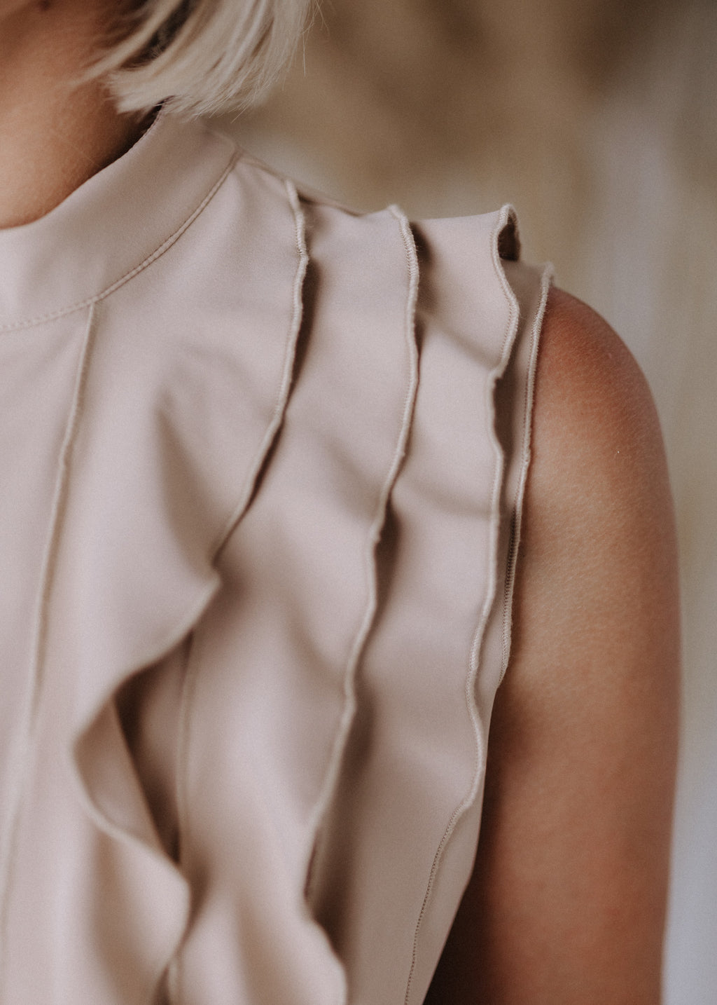 Sleeveless top with curly ruffles in taupe