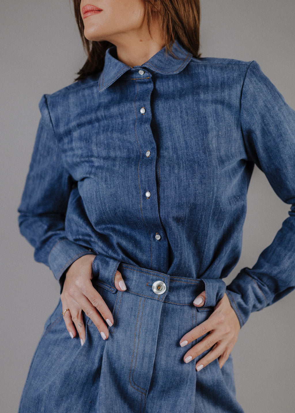 PLEATED WIDE-LEG JEANS