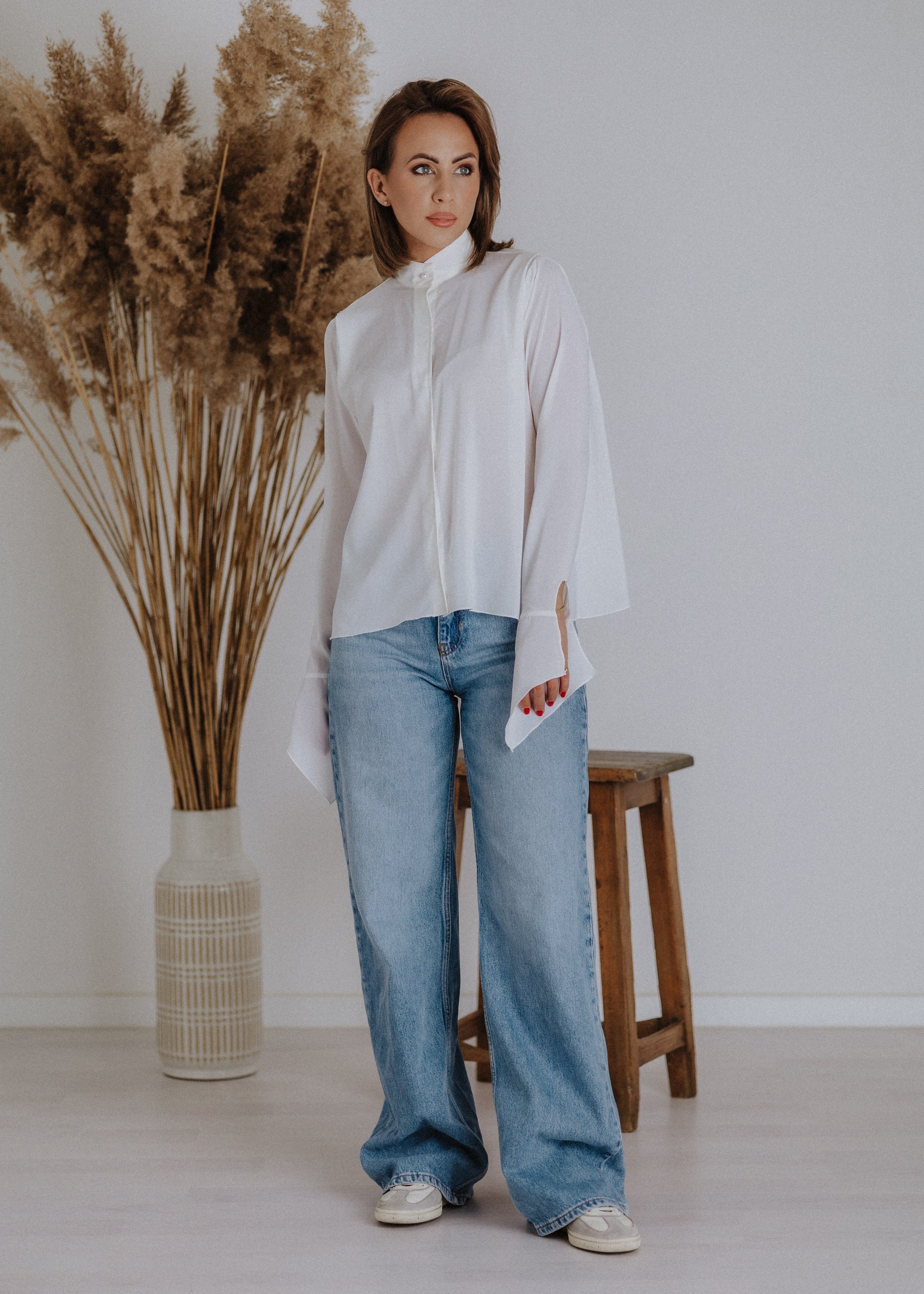Blouse with curled cuffs in ecru
