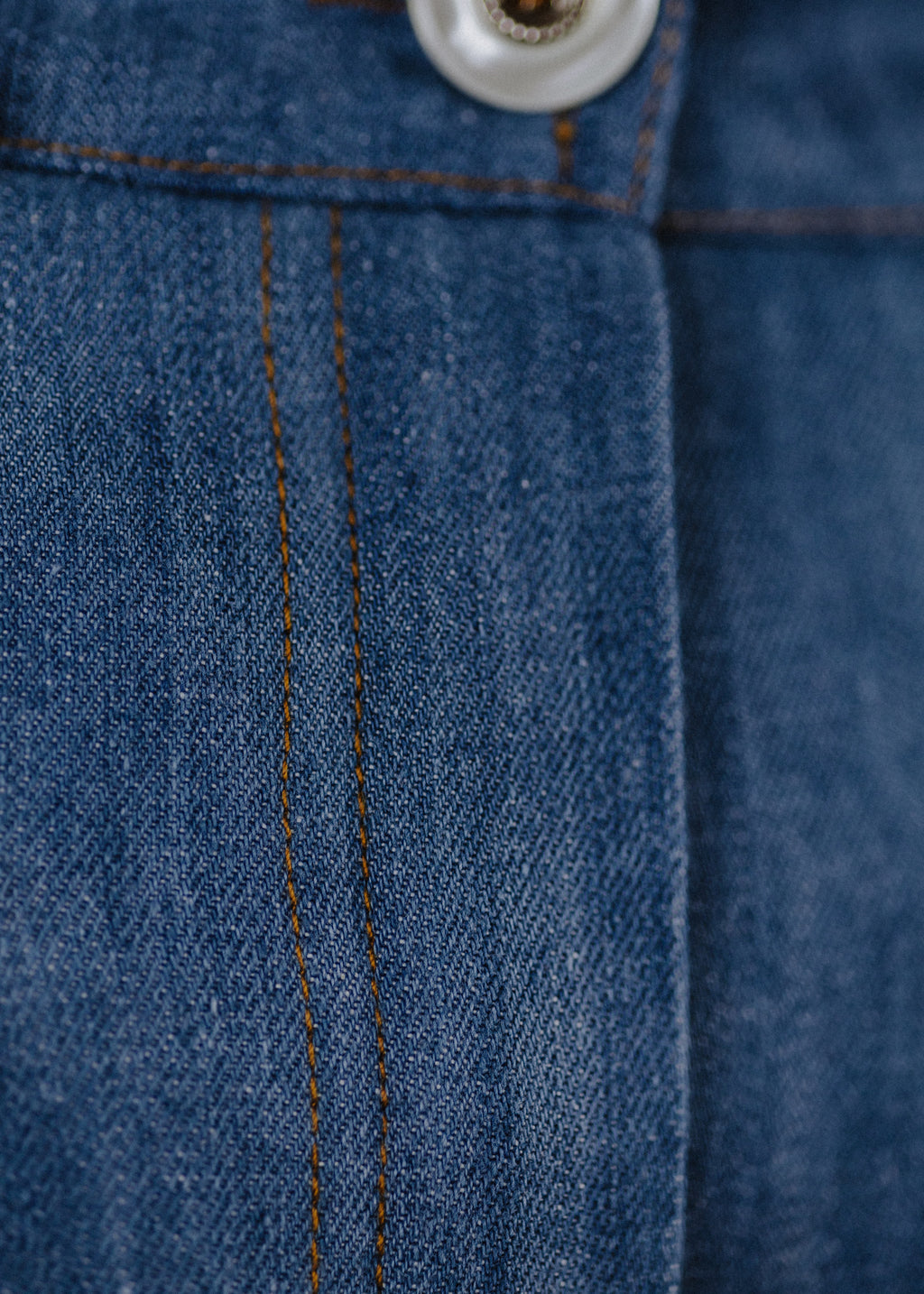 PLEATED WIDE-LEG JEANS