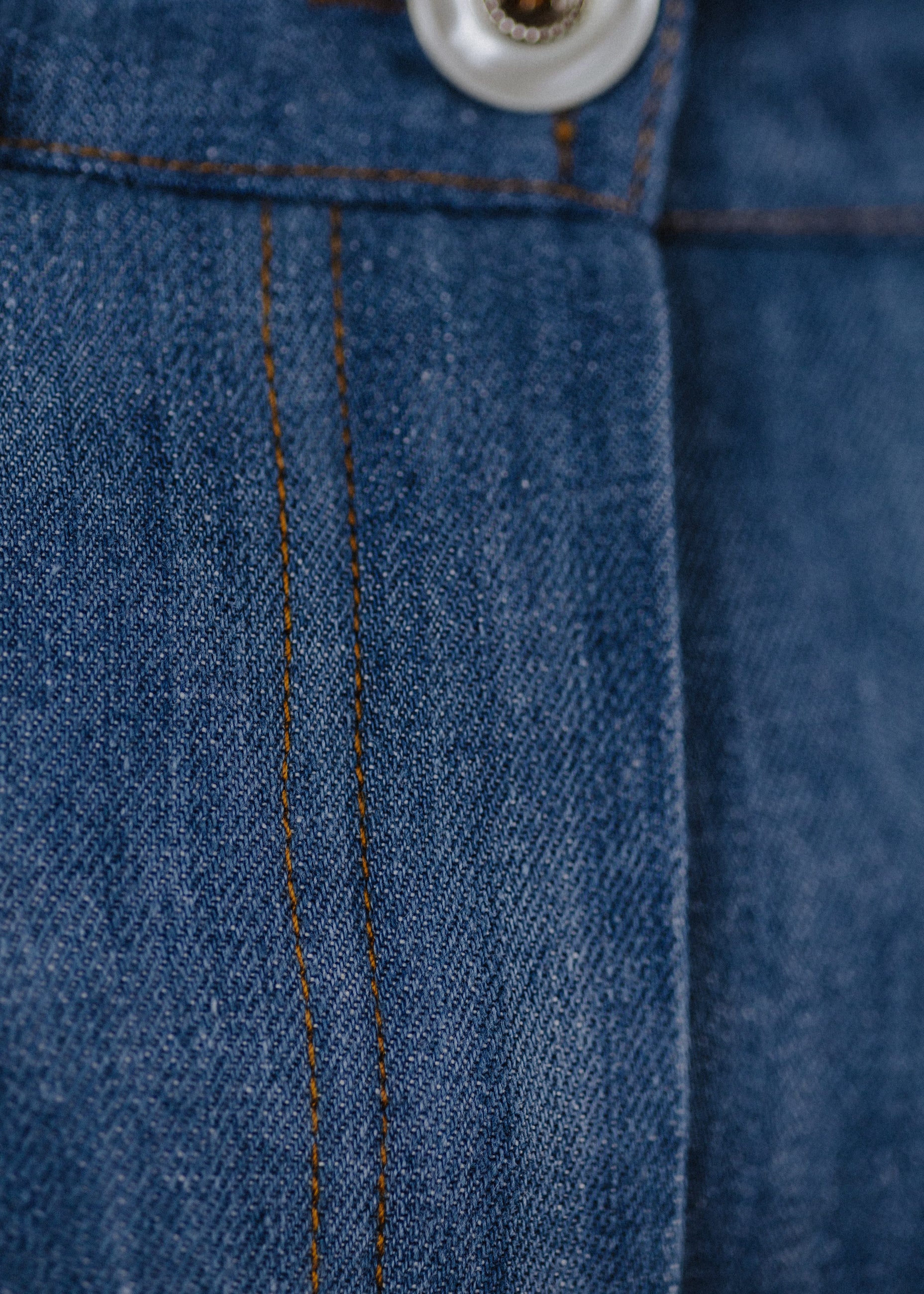 PLEATED WIDE-LEG JEANS