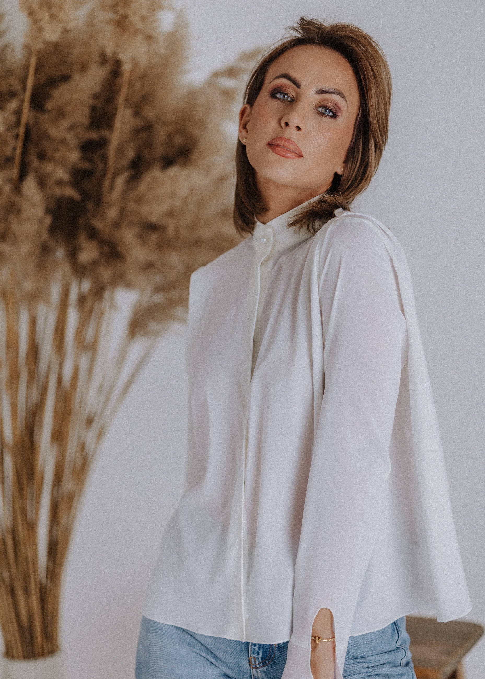 Blouse with curled cuffs in ecru