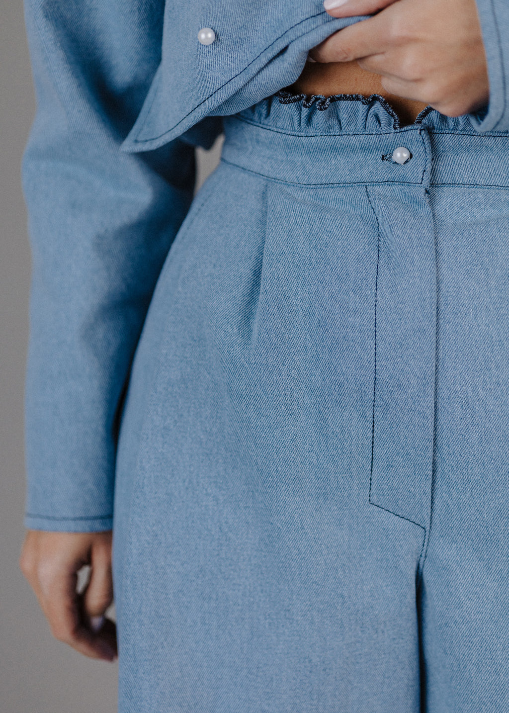 LIMITED WIDE-LEG JEANS WITH RUFFLED WAIST