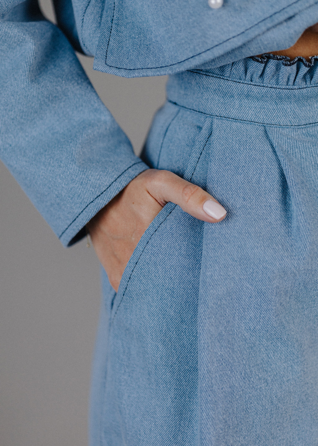 LIMITED WIDE-LEG JEANS WITH RUFFLED WAIST
