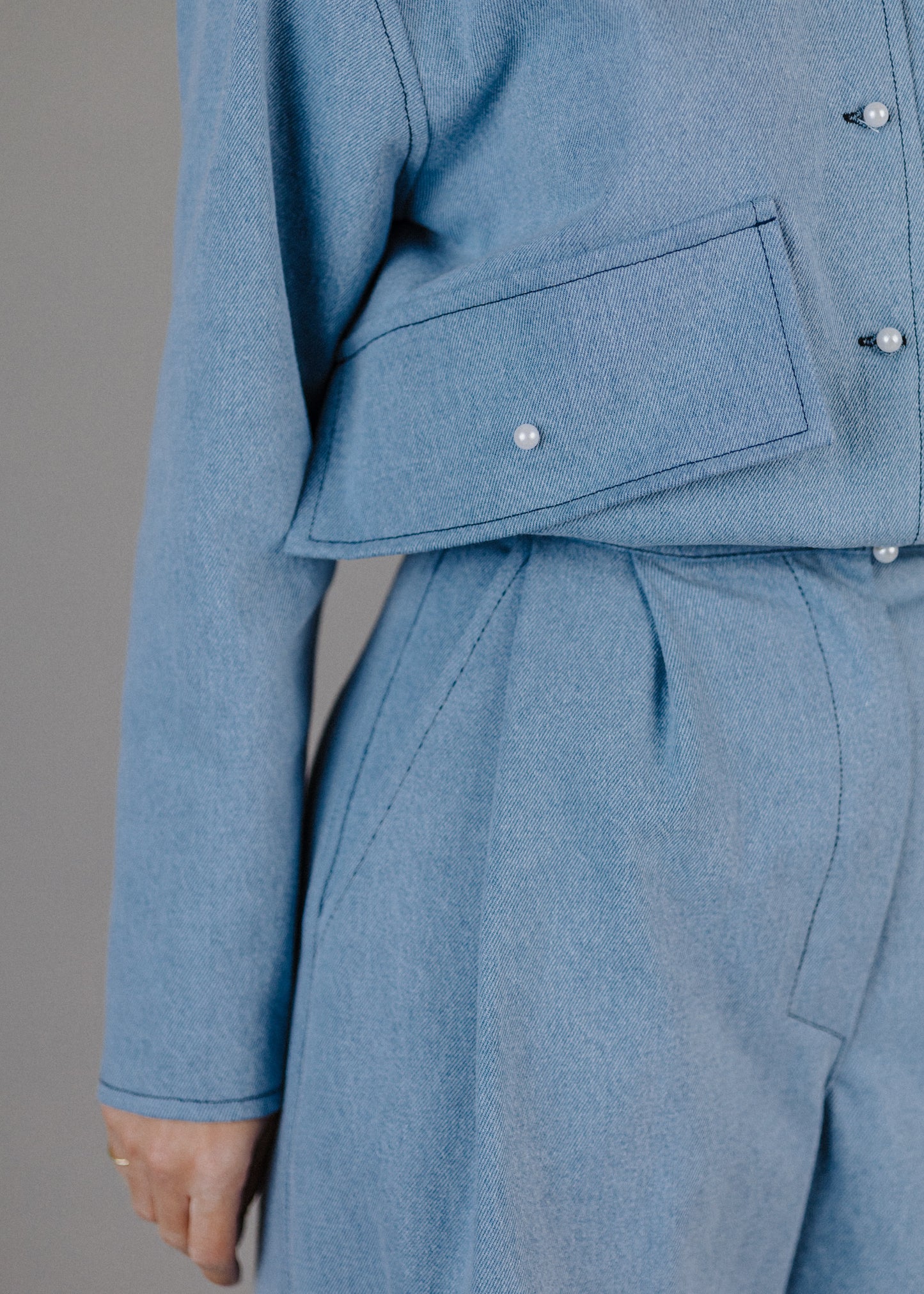 LIMITÁLT BŐSZÁRÚ FARMER FODROS DERÉKKAL