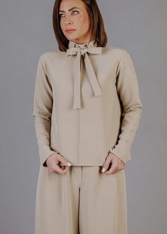 MASNIS NYAKÚ FELSŐ VILÁGOS TAUPE SZÍNBEN