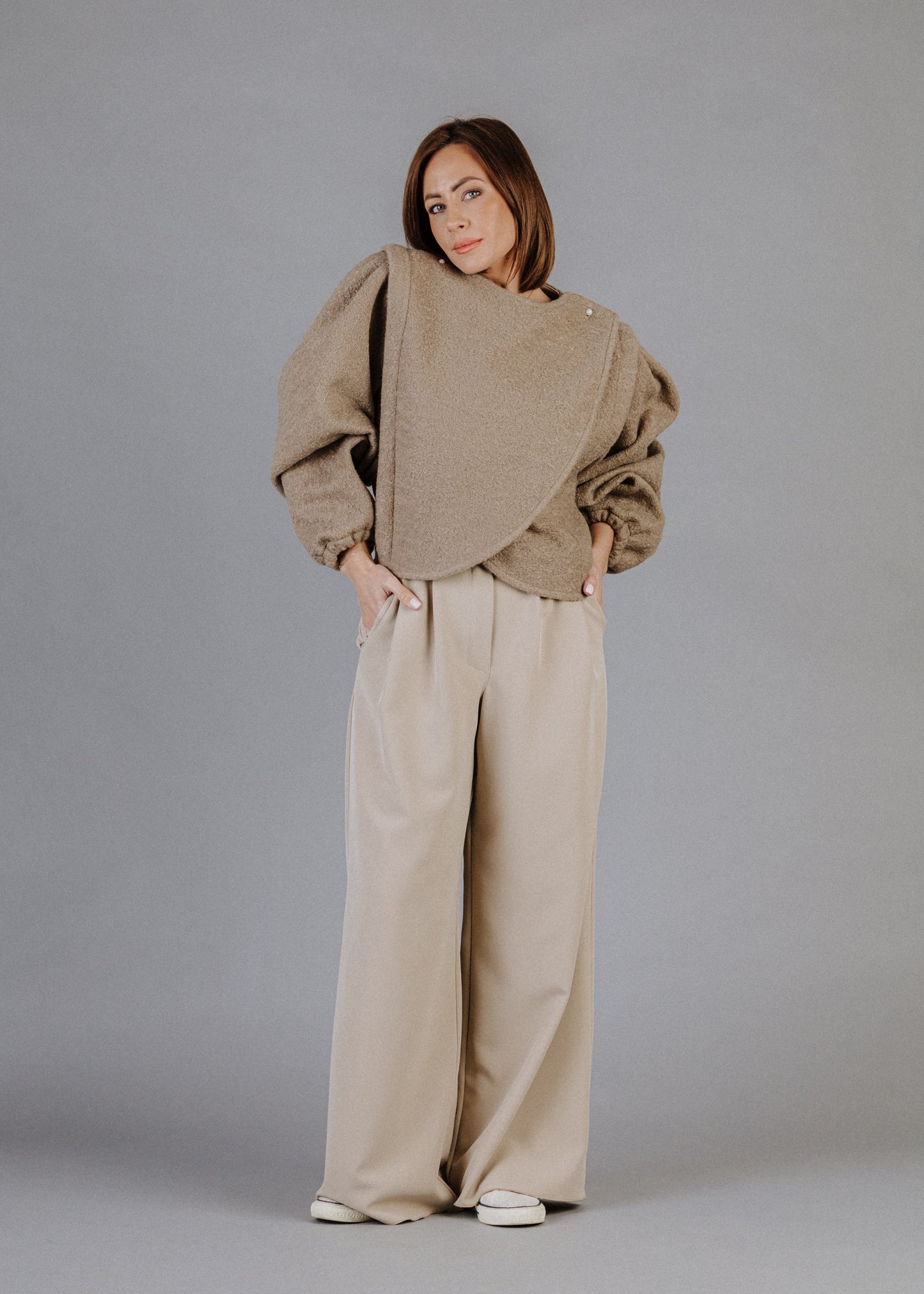 BUKLÉ PEPLUM FELSŐ TAUPE SZÍNBEN