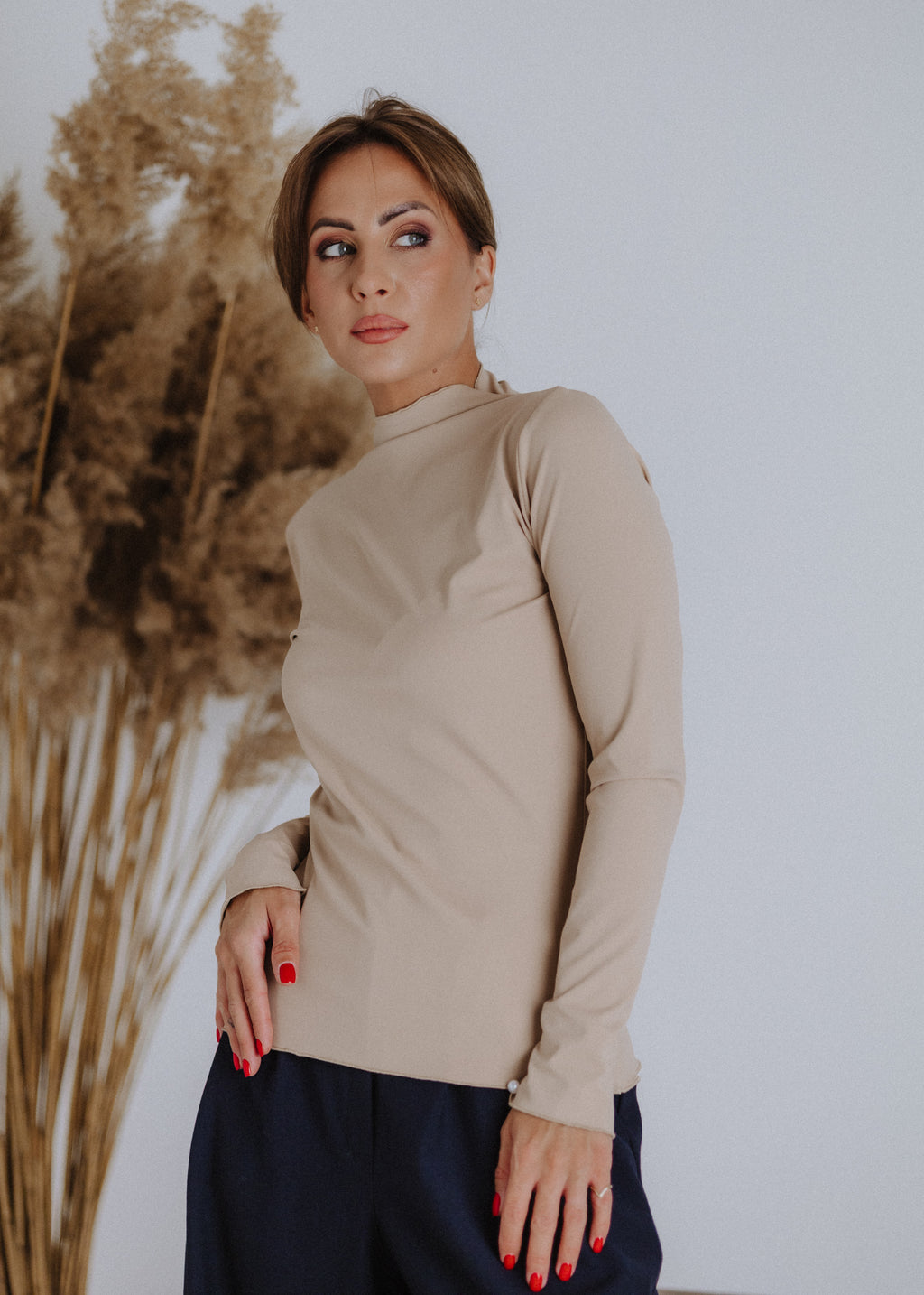 Elastic upper in sand color