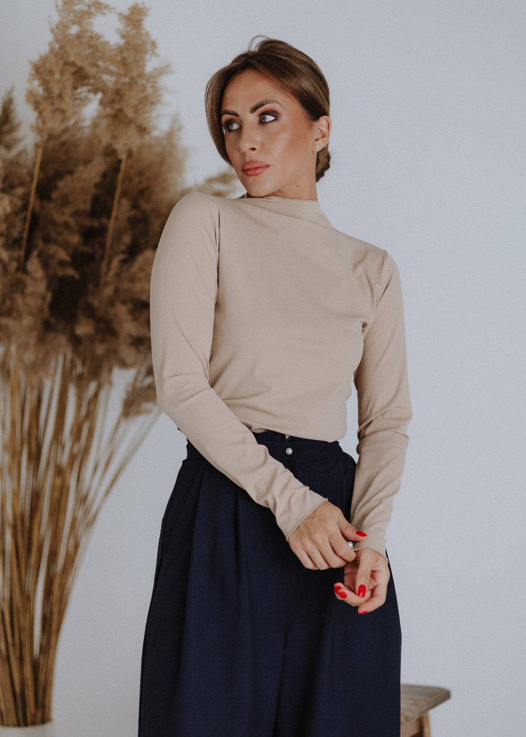 Elastic upper in sand color