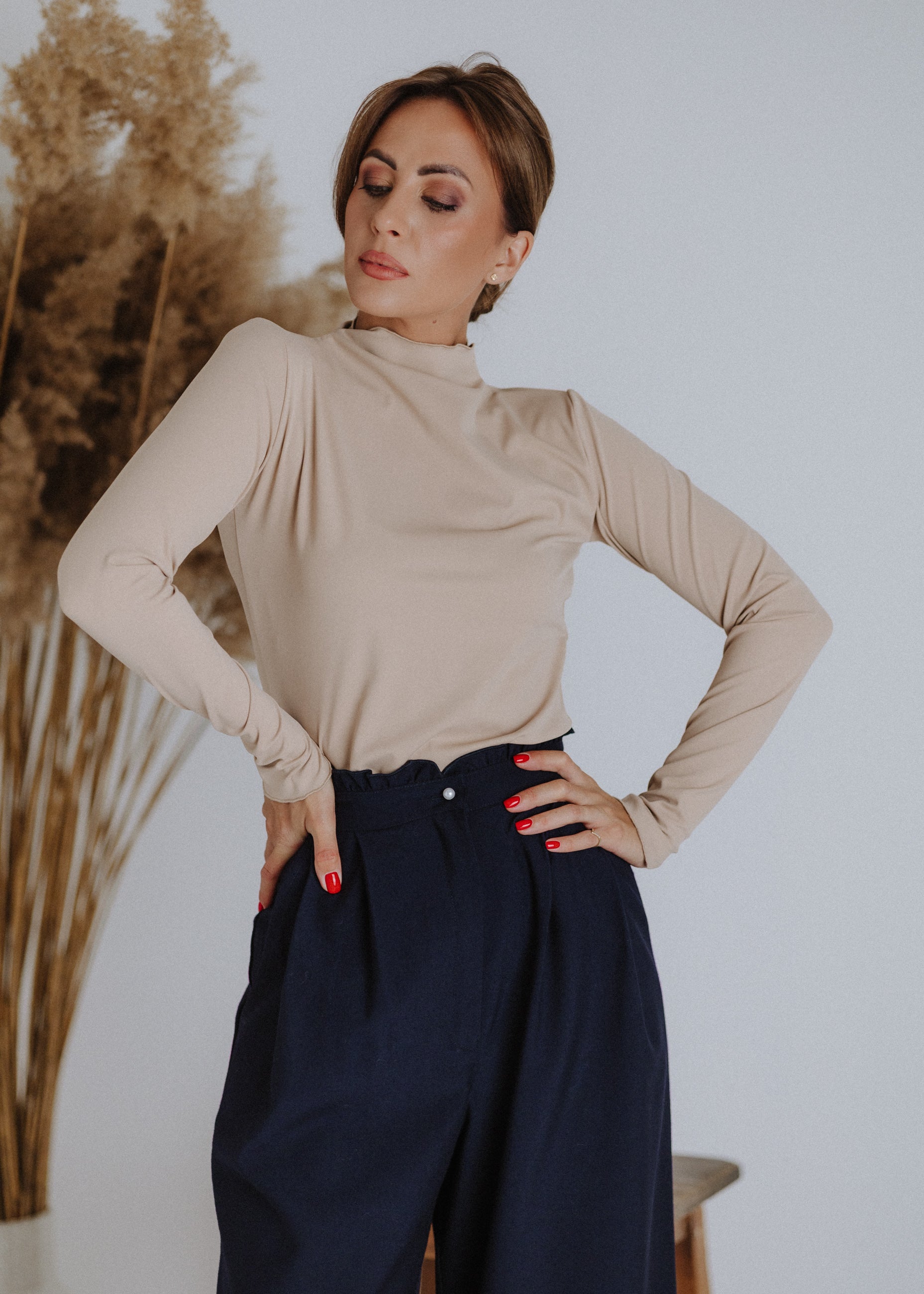 Elastic upper in sand color