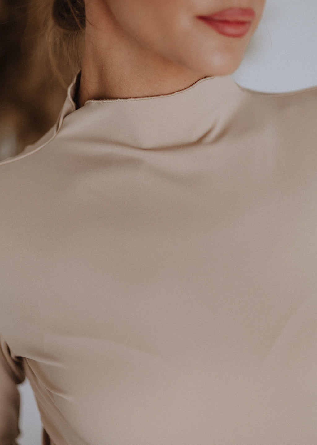 Elastic upper in sand color