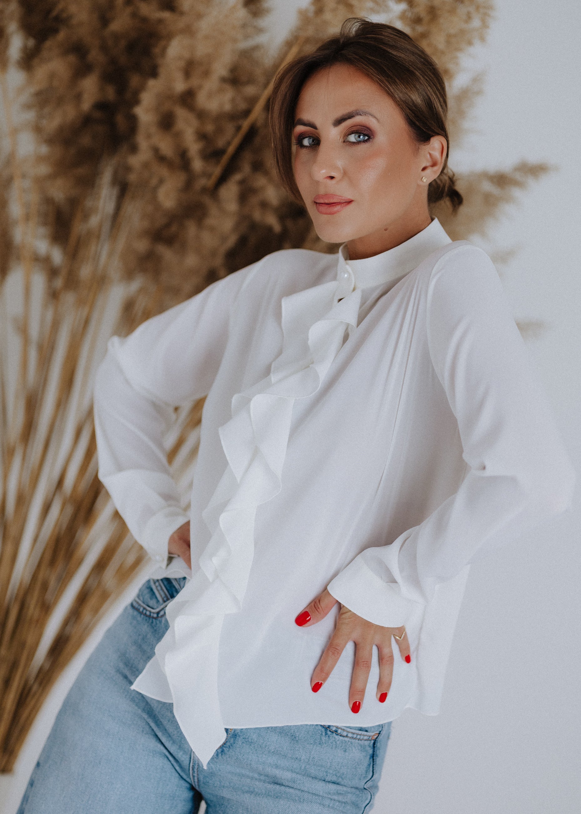 Front ruffled blouse in ecru