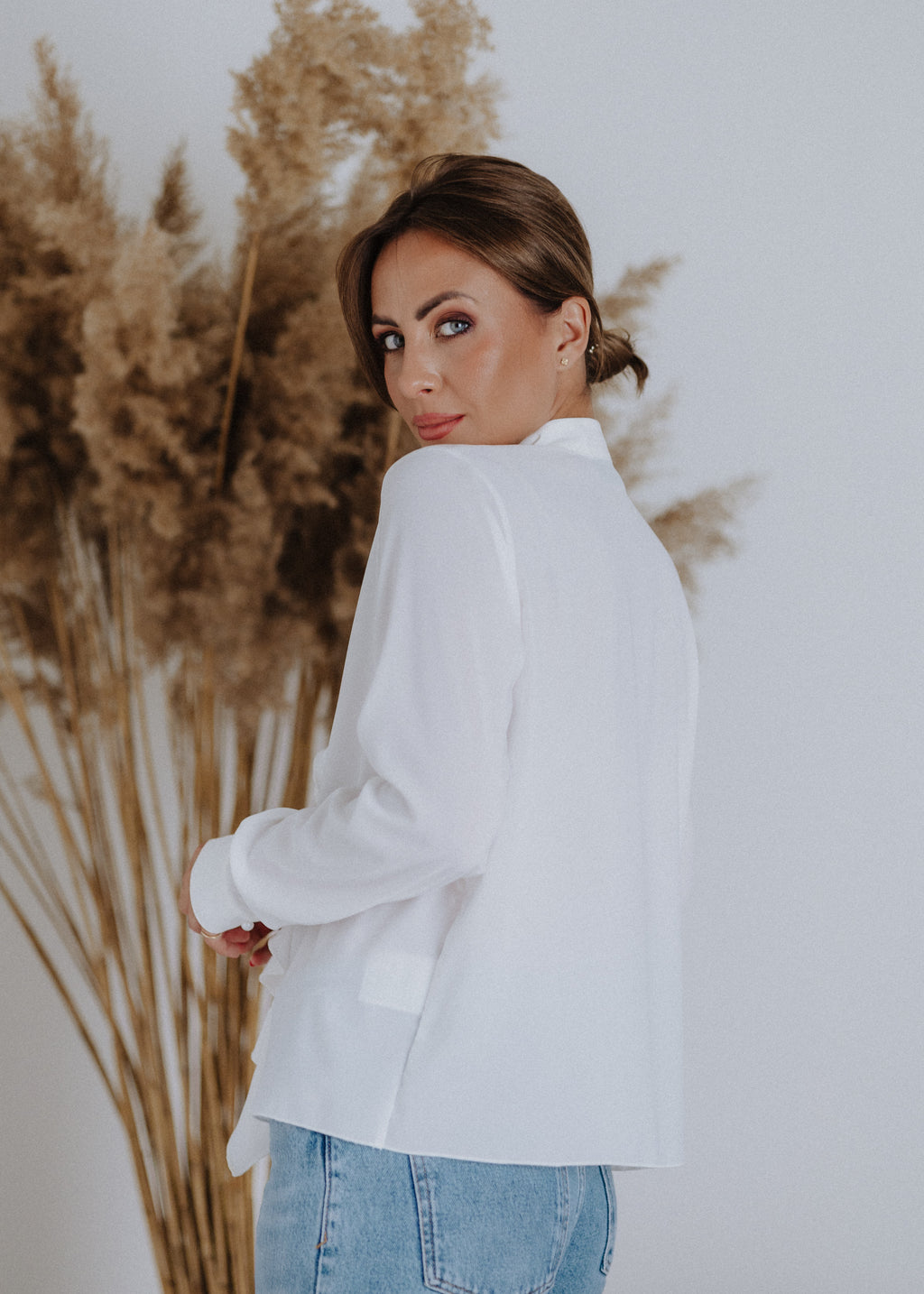 Front ruffled blouse in ecru