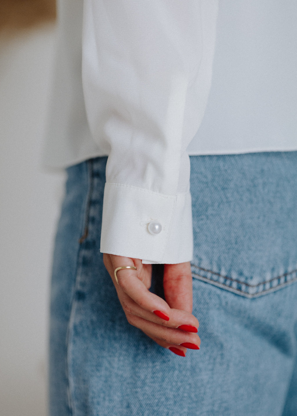 Front ruffled blouse in ecru