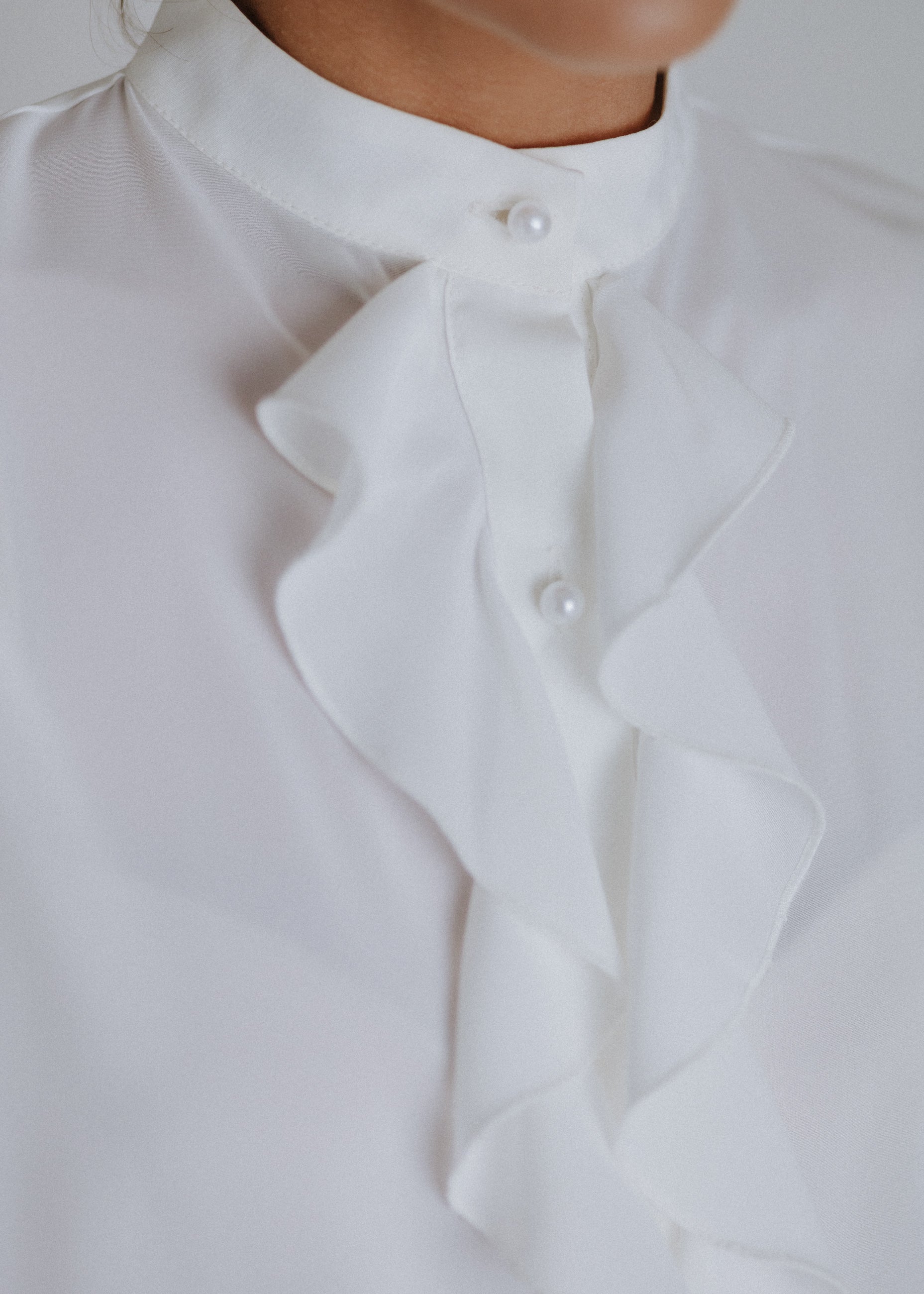 Front ruffled blouse in ecru