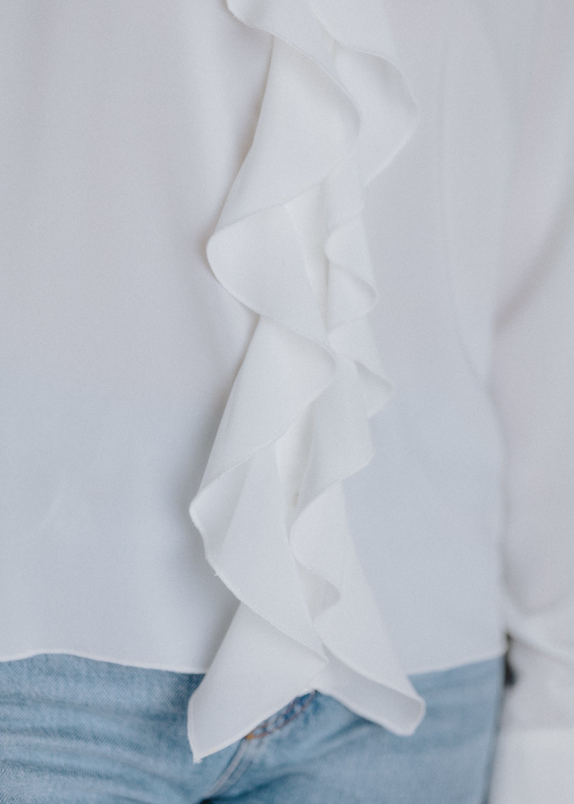 Front ruffled blouse in ecru