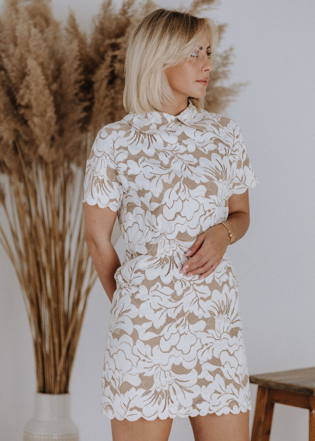 Lace dress with lining in ecru