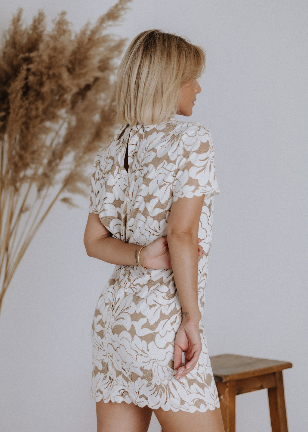 Lace dress with lining in ecru