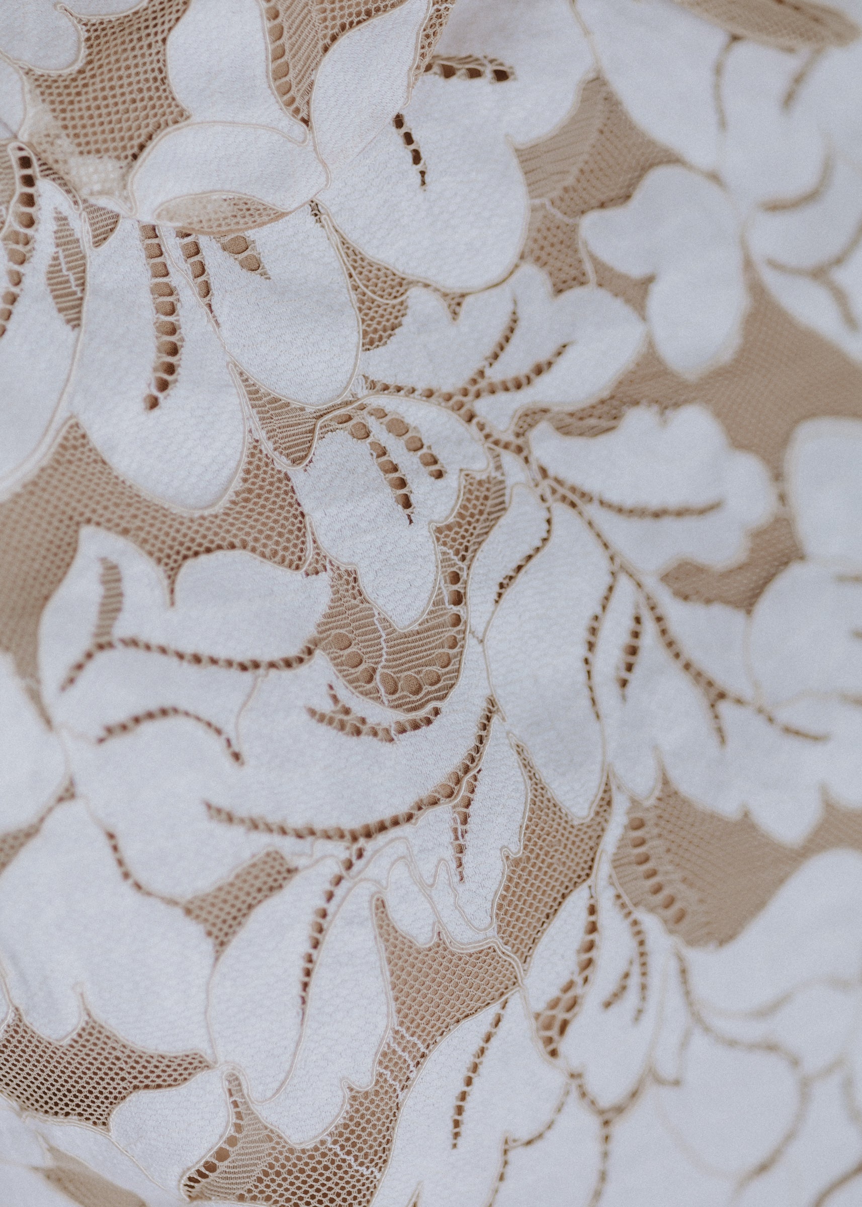 Lace dress with lining in ecru