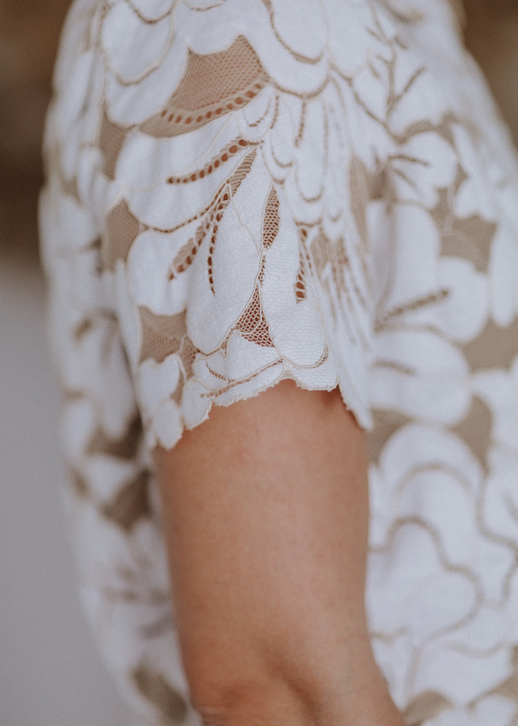 Lace dress with lining in ecru