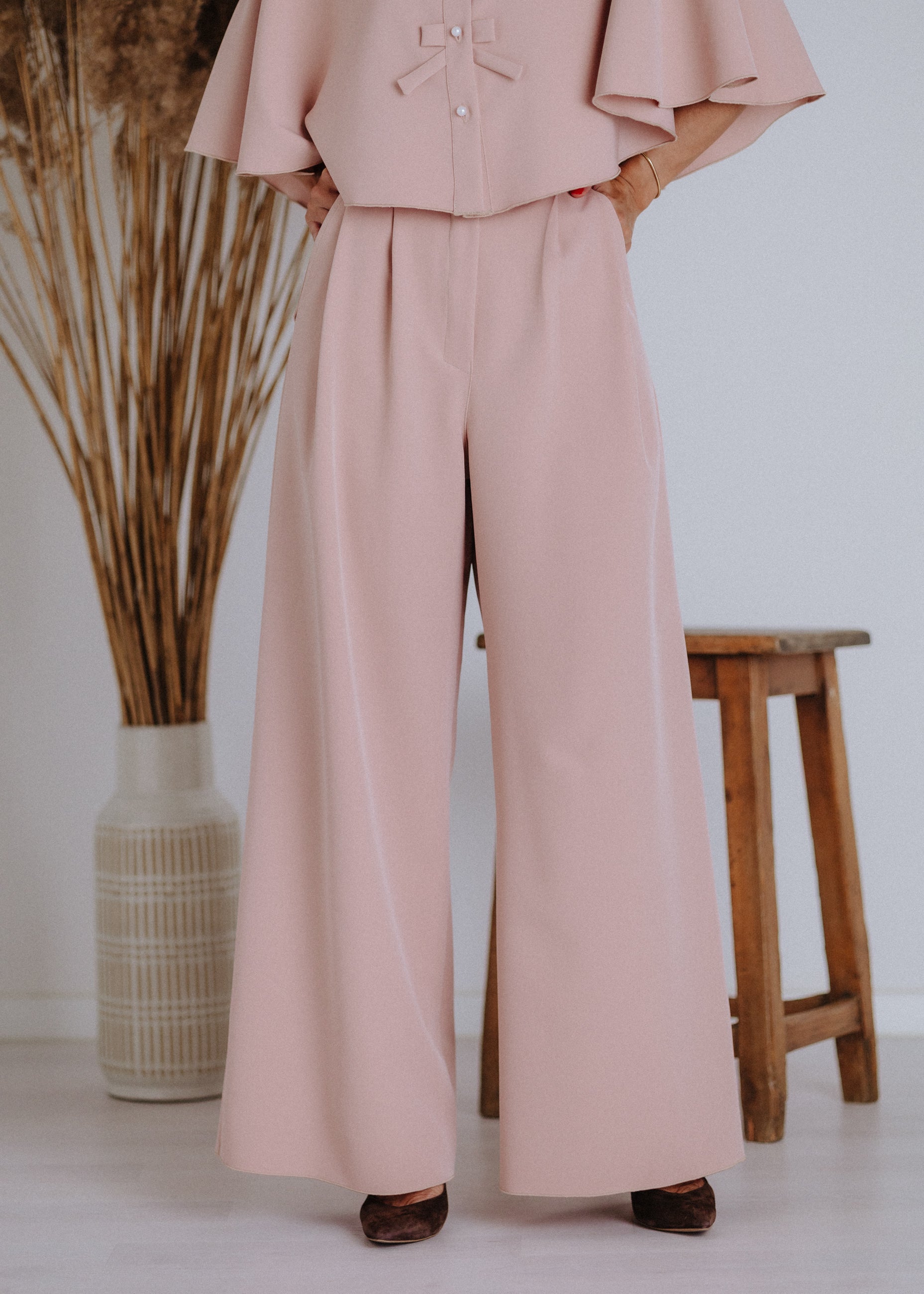 Ruffled waist pants in powder color