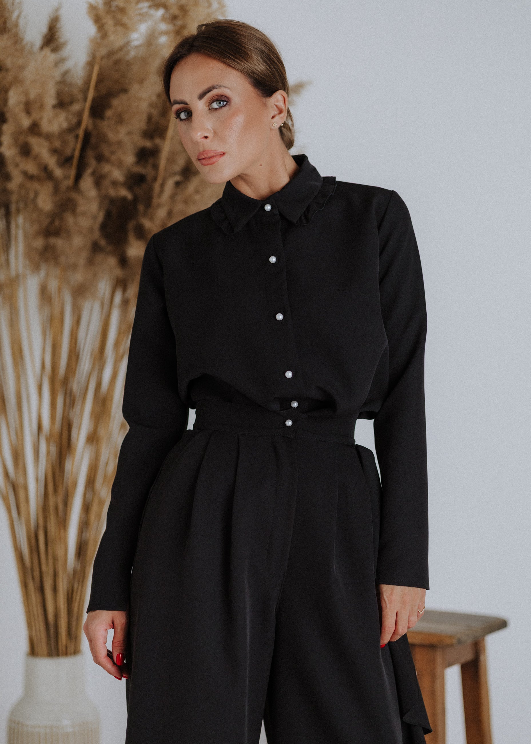Ruffle collar shirt in black