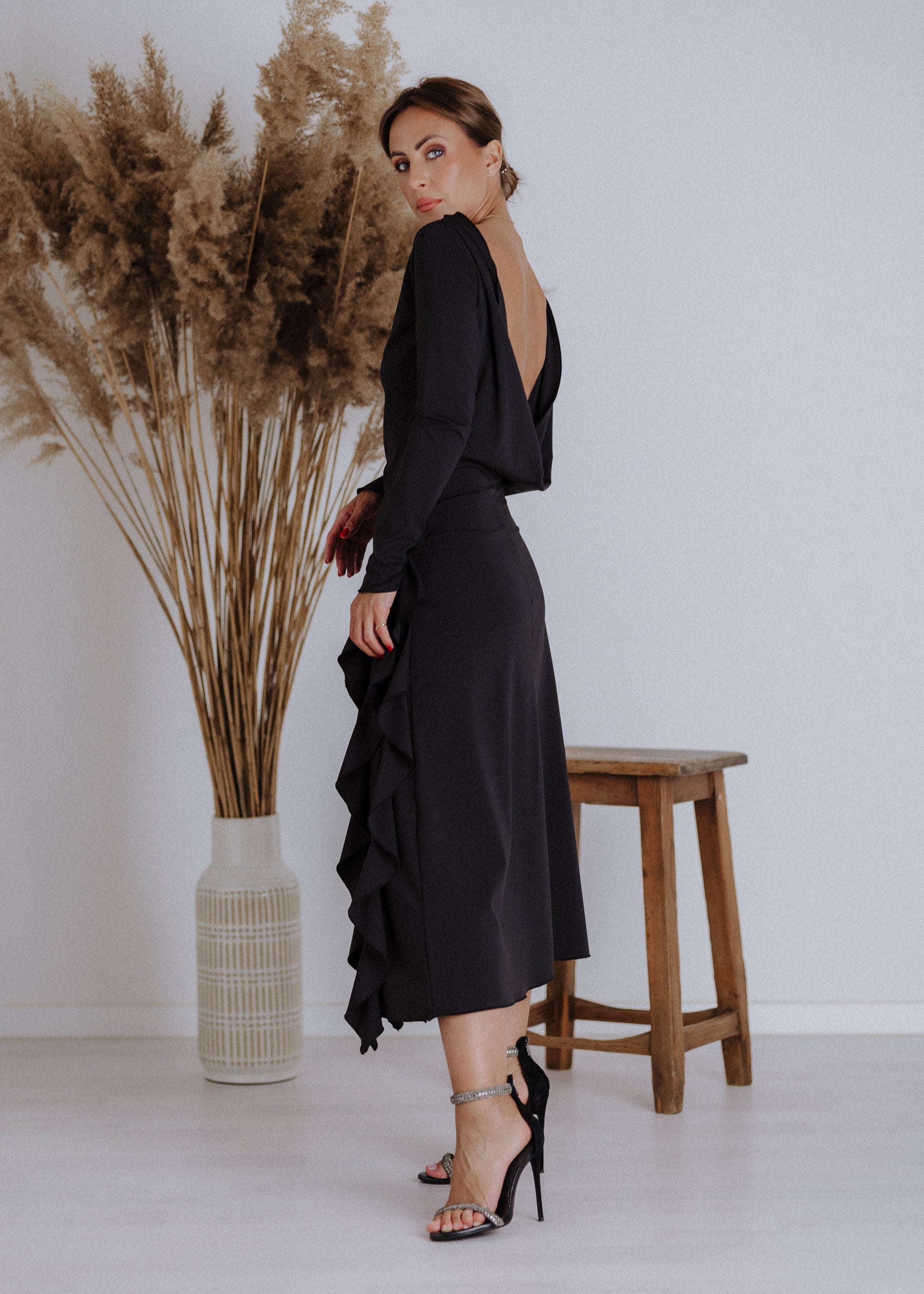 Cut-out back dress with curly ruffled skirt