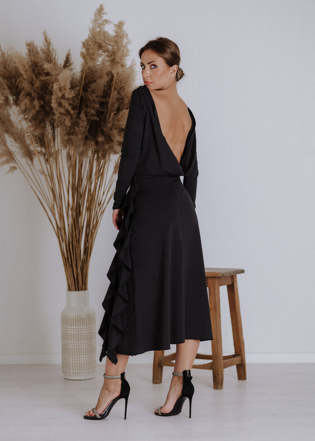 Cut-out back dress with curly ruffled skirt