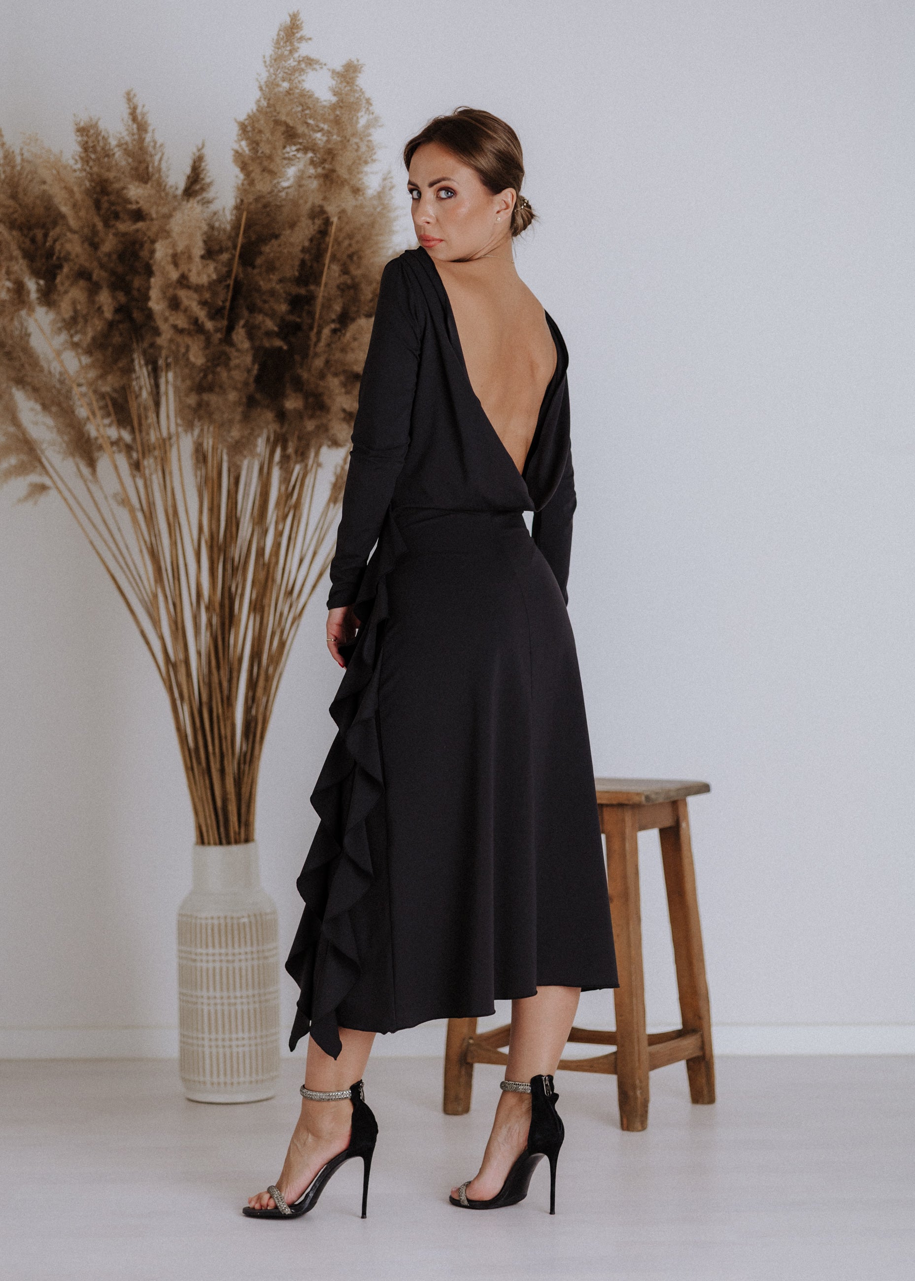 Cut-out back dress with curly ruffled skirt