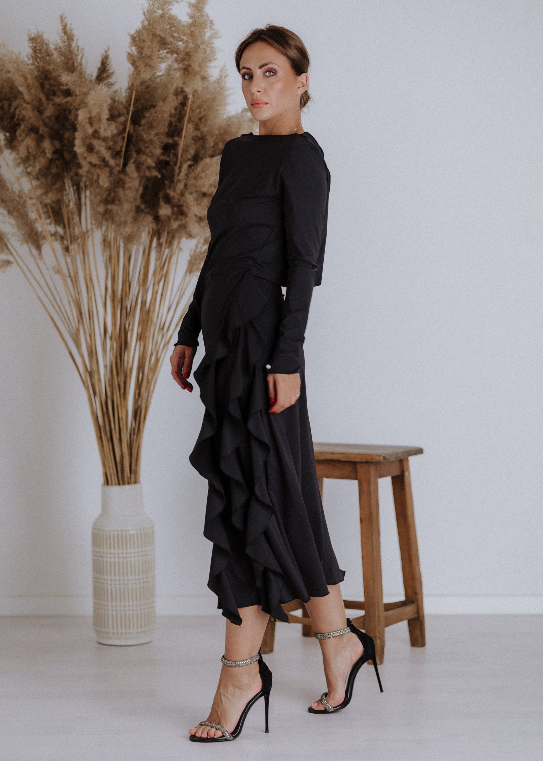 Cut-out back dress with curly ruffled skirt