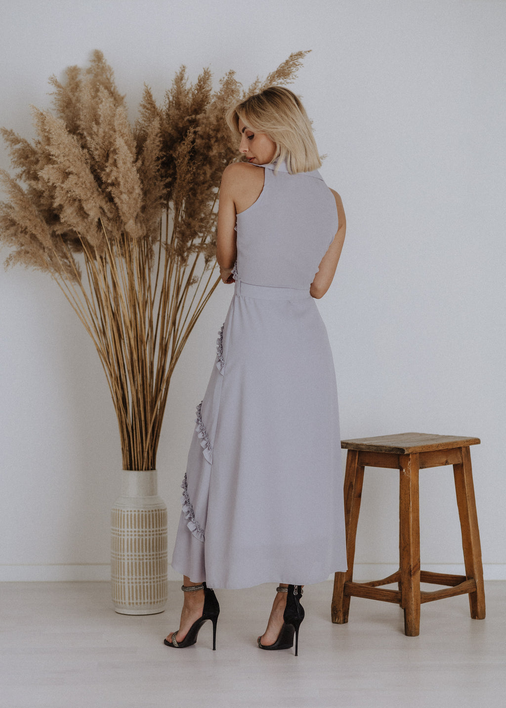 Muslin shirtdress with ruffles in gray