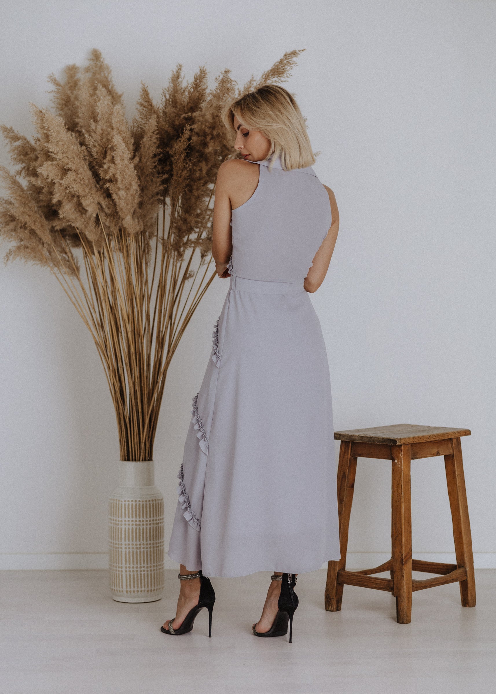 Muslin shirtdress with ruffles in gray