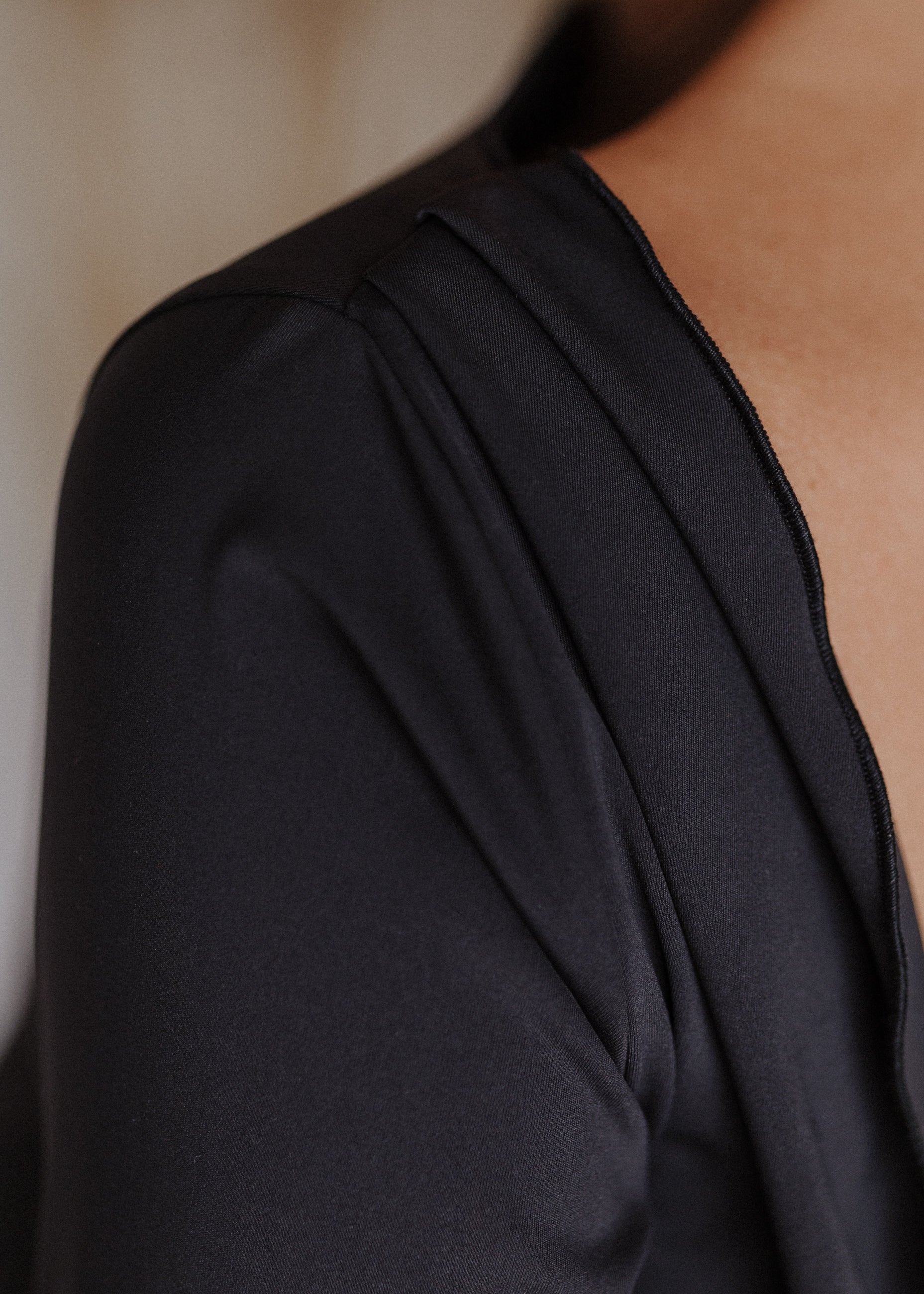 Cut-out back dress with curly ruffled skirt