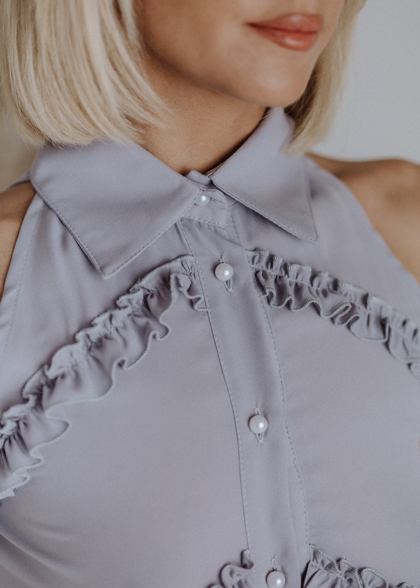 Muslin shirtdress with ruffles in gray
