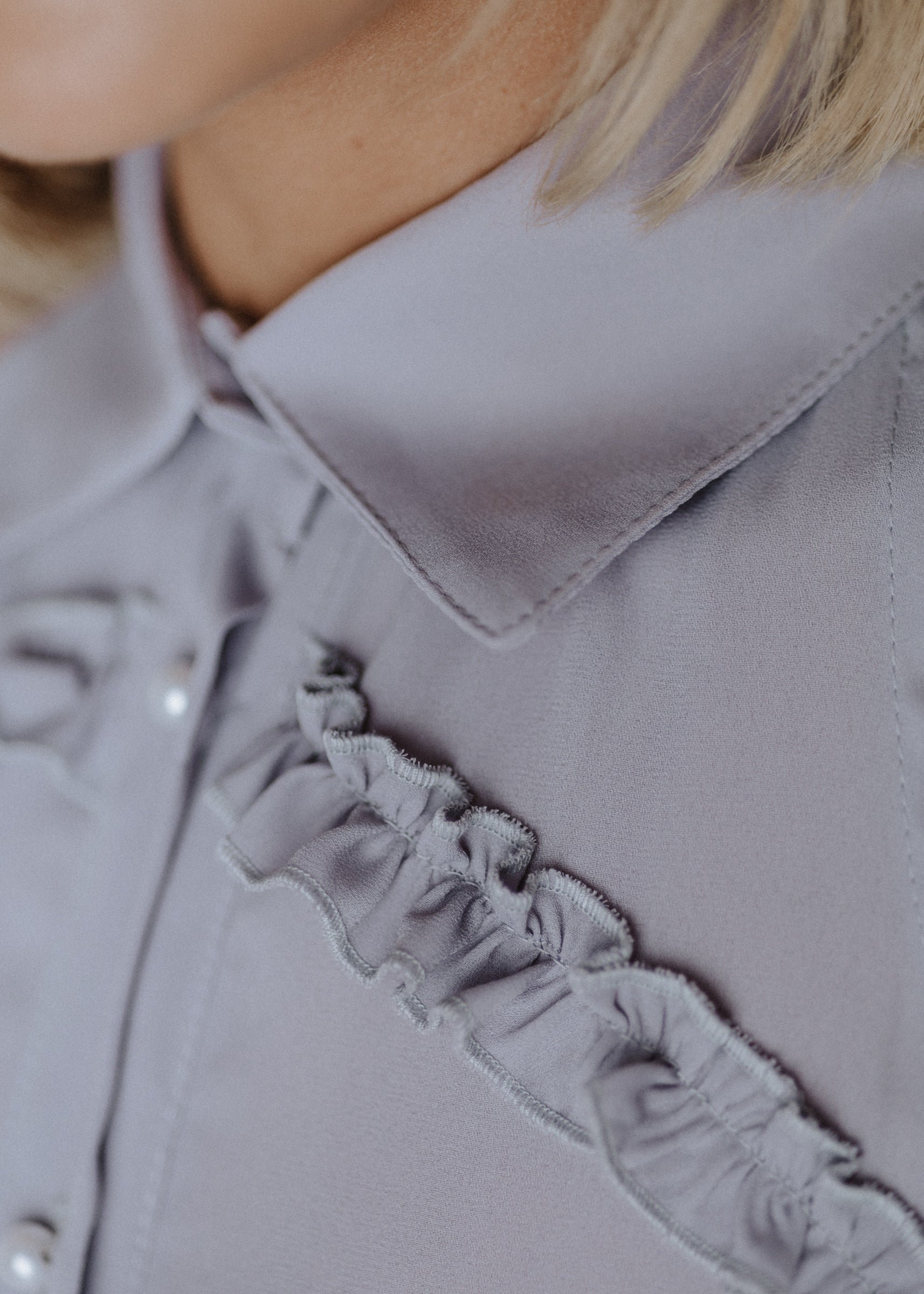 Muslin shirtdress with ruffles in gray