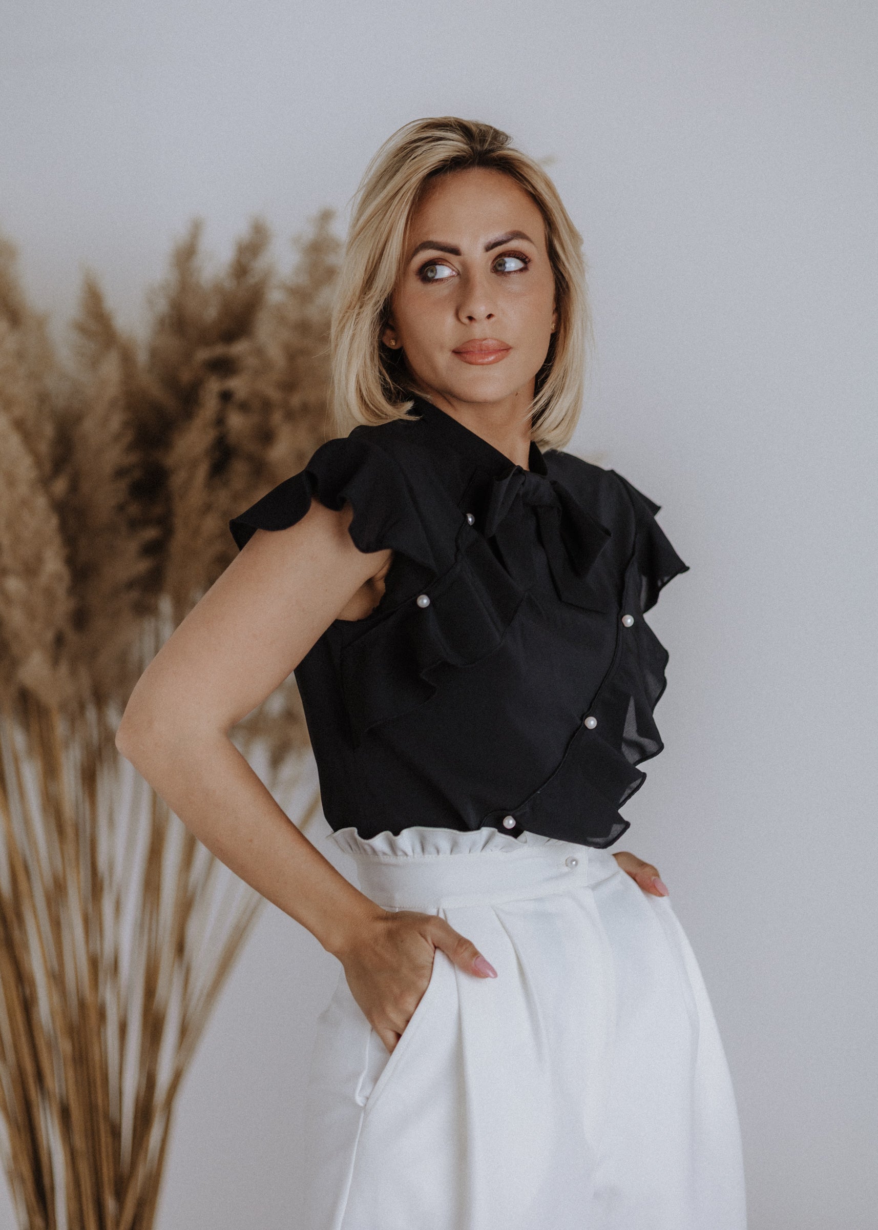 Curly muslin top in black