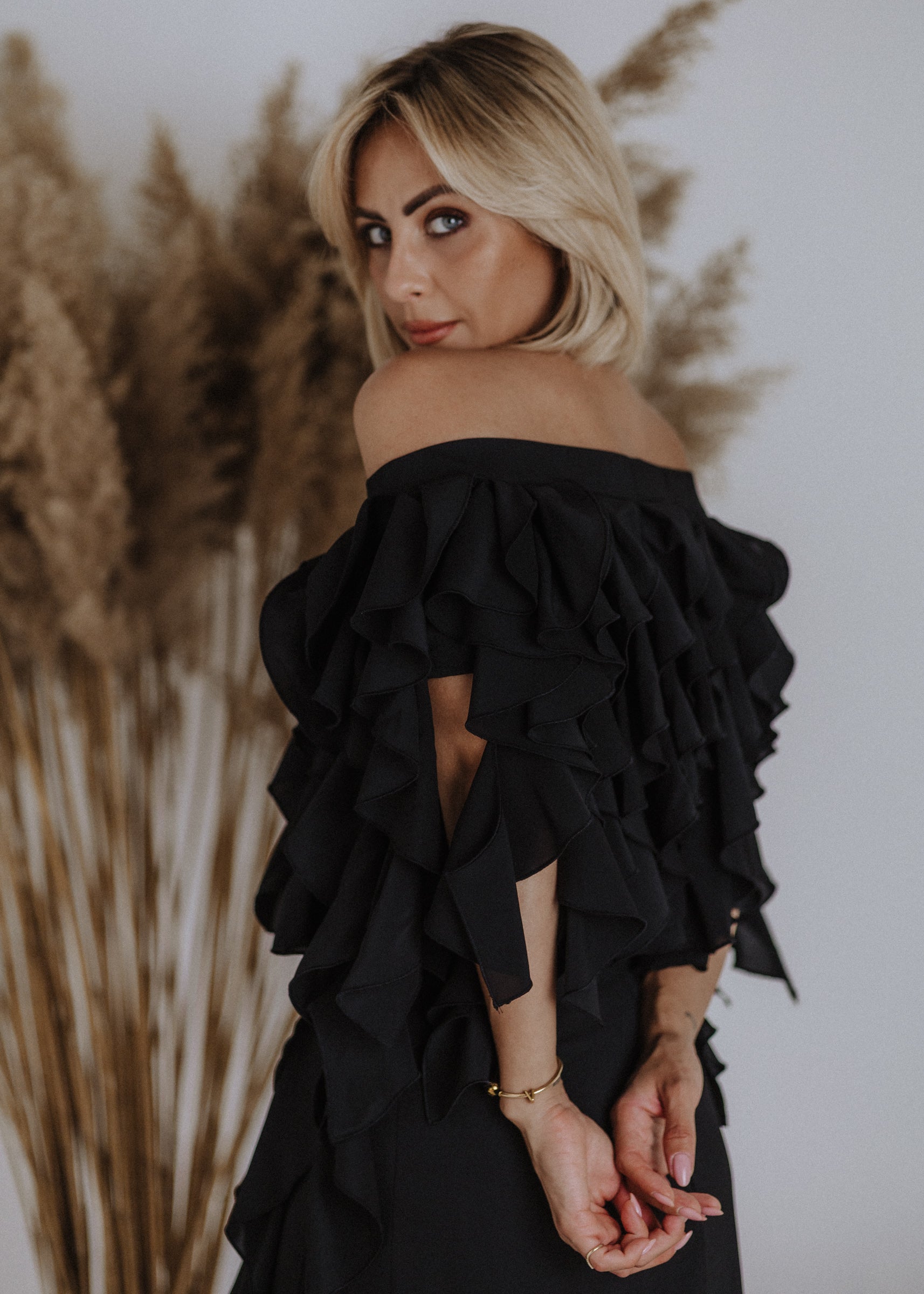 Curly ruffled muslin top