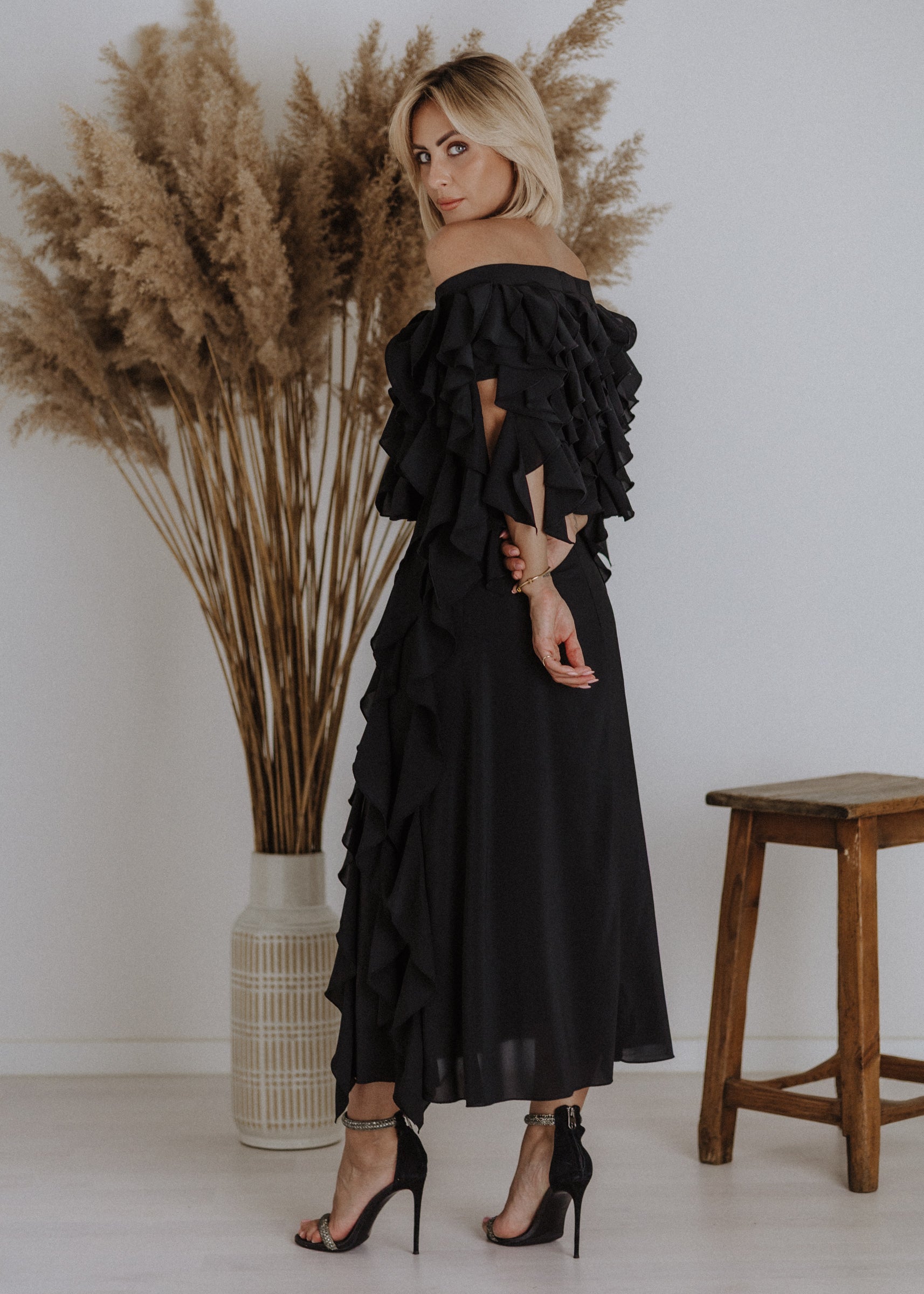 Curly ruffled muslin top
