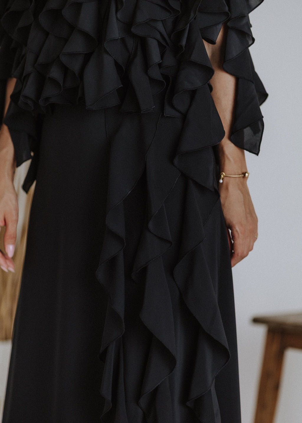 Curly ruffled muslin top
