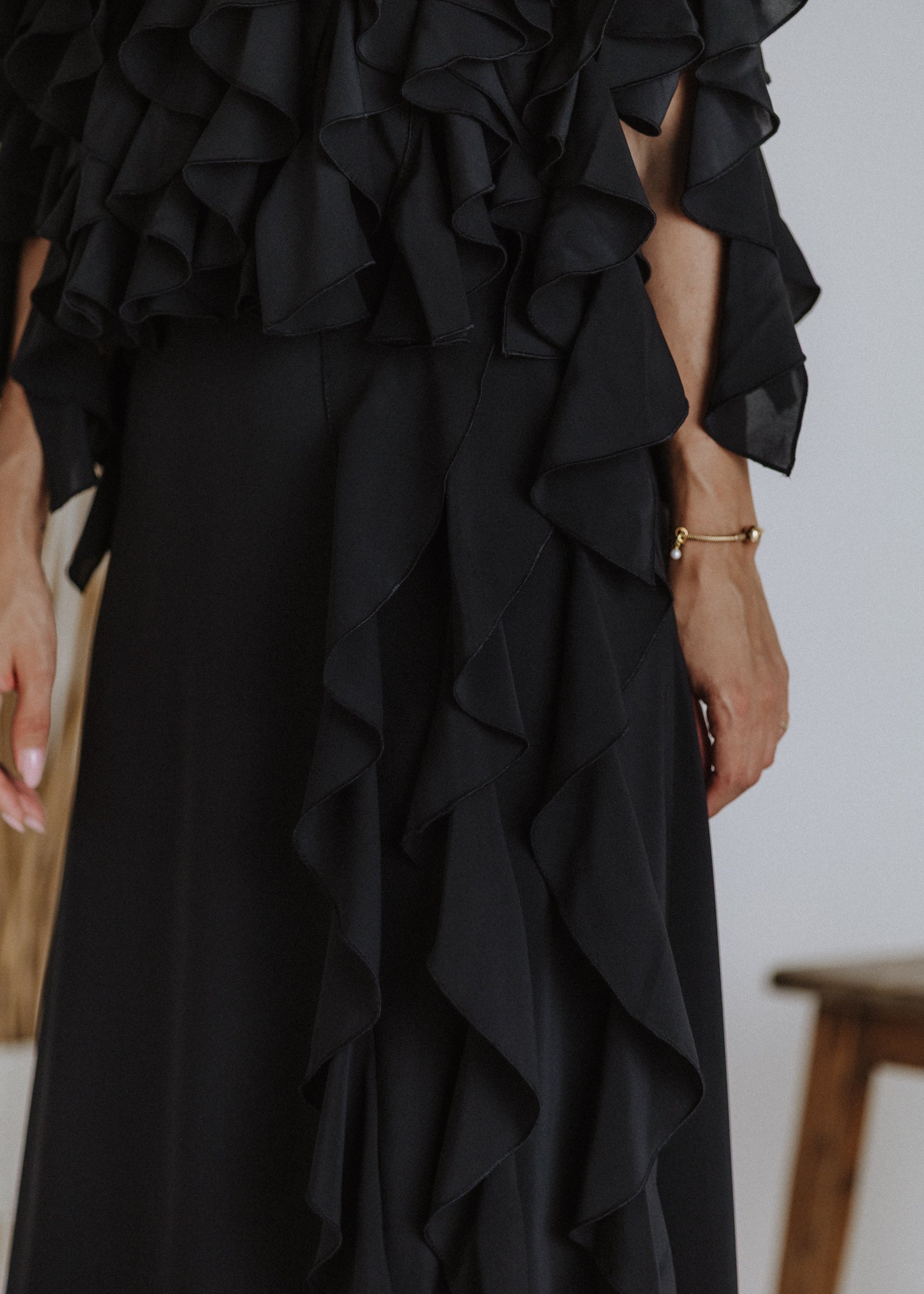 Curly ruffled muslin top