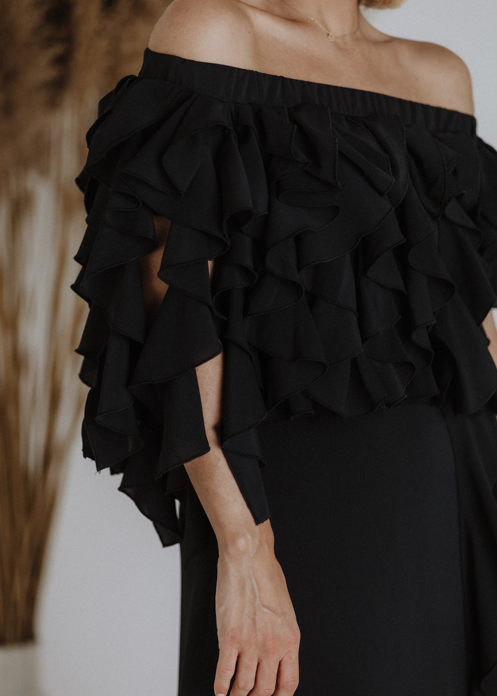 Curly ruffled muslin top